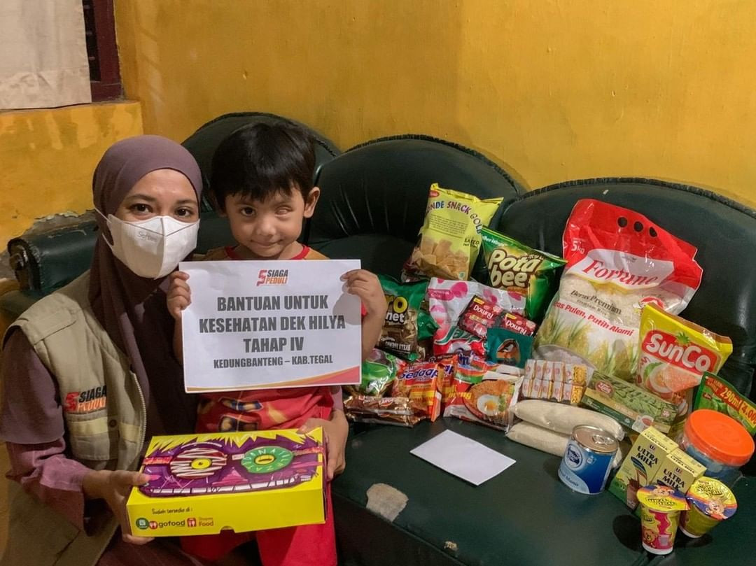 Relawan Siaga Peduli Tegal Salurkan Bantuan Kesehatan Untuk Adik Hilya Penderita Tumor Mata
