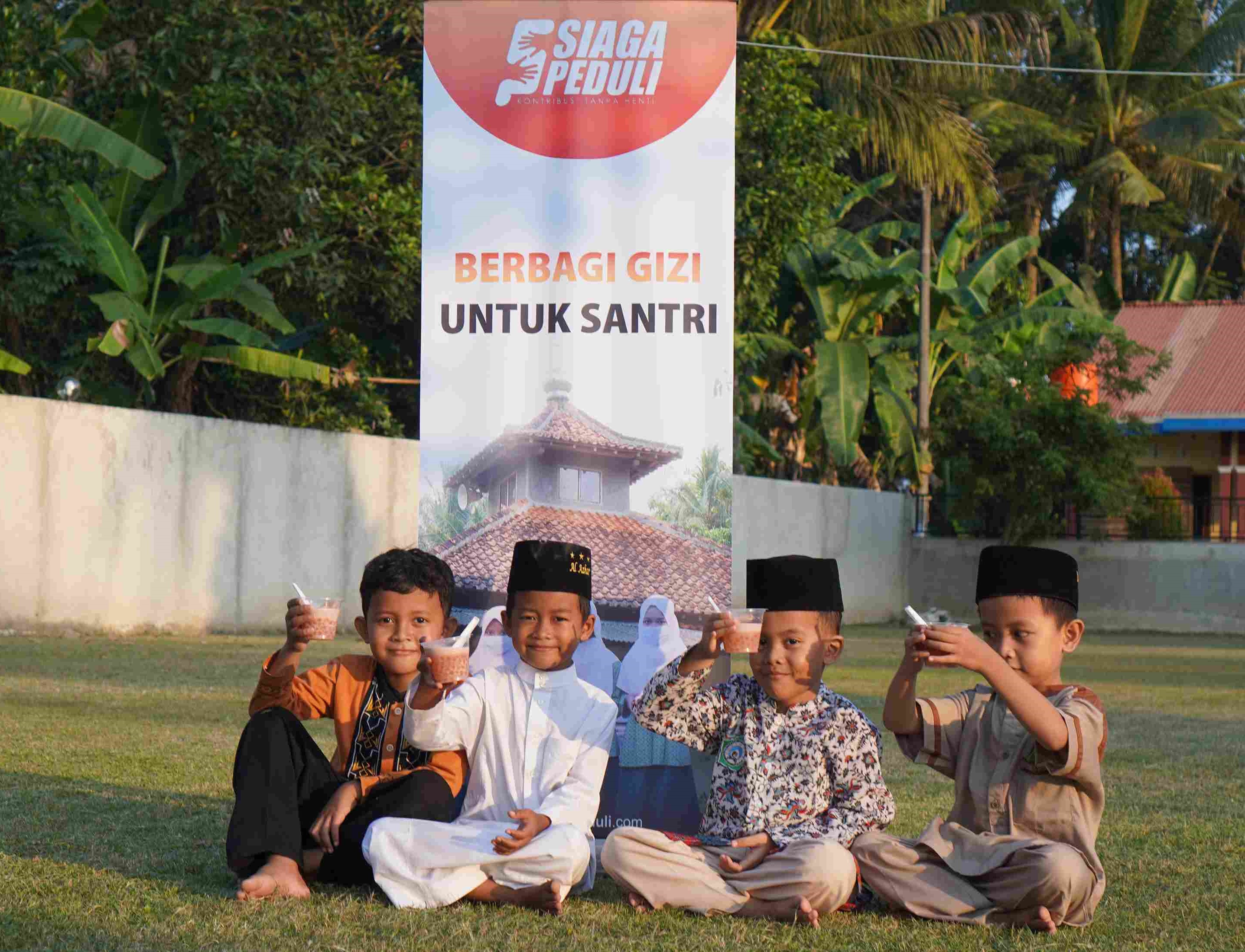 Siaga Peduli Salurkan Bubur Untuk Para Santri Pondok Pesantren Tahfidz Ar-Ridwan