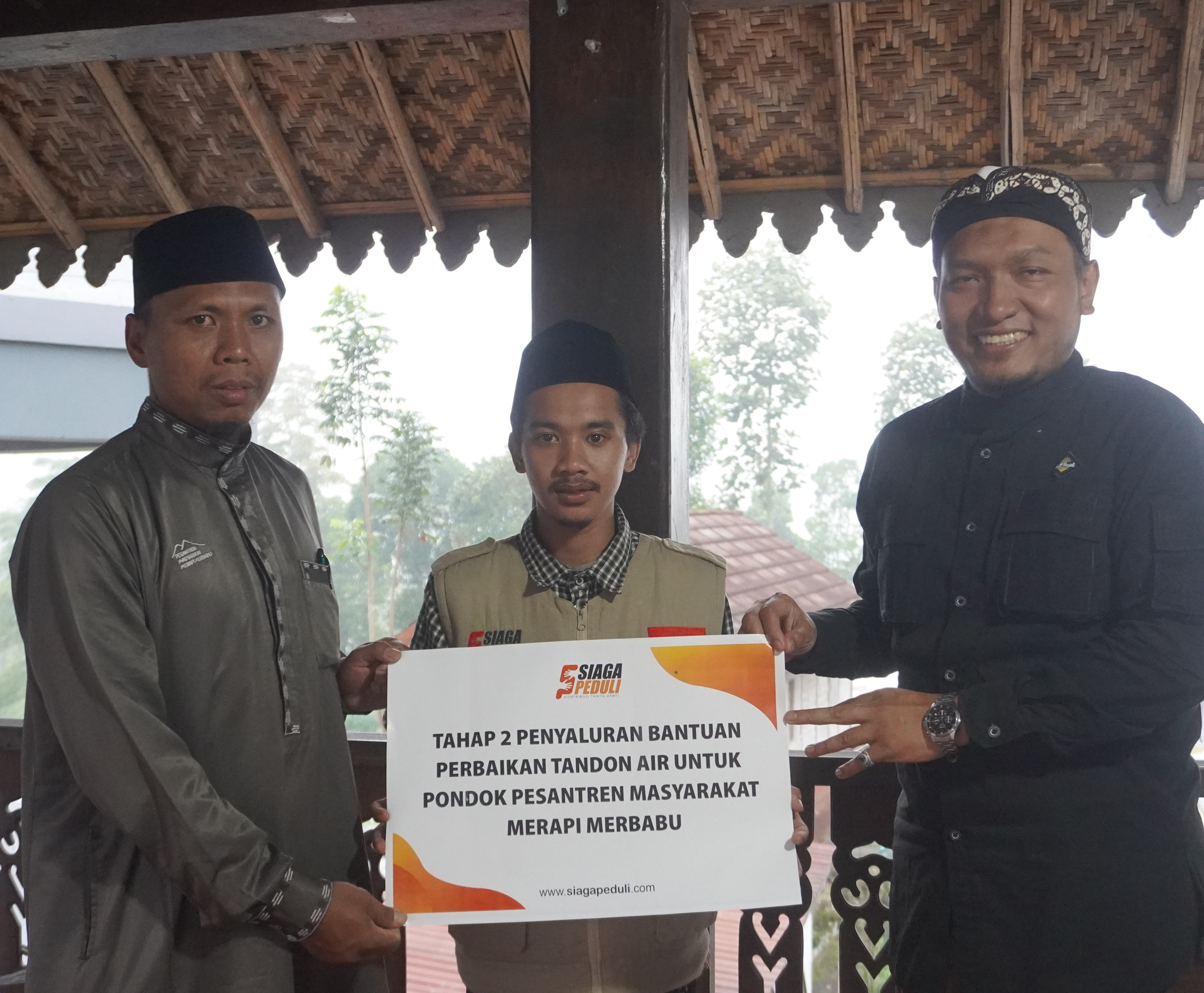 Siaga Peduli Salurkan Bantuan Perbaikan Tandon Air Untuk Pesantren Masyarakat Merapi Merbabu