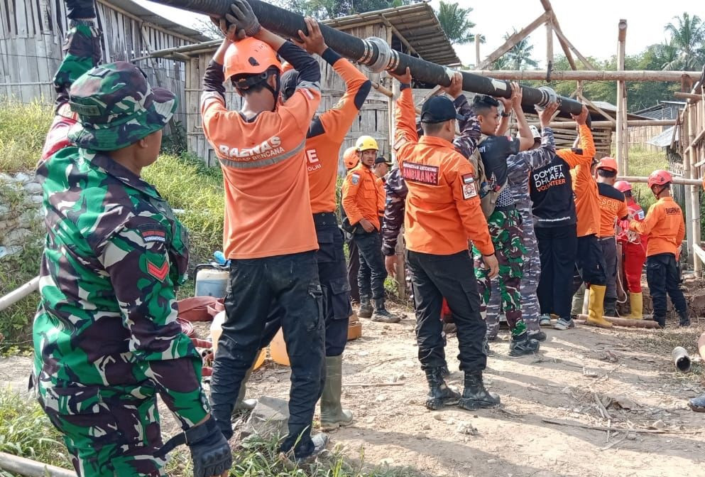 Tim SDE Bersama Relawan Gabungan Melakukan Evakuasi 8 Penambang Emas di Ajibarang, Banyumas