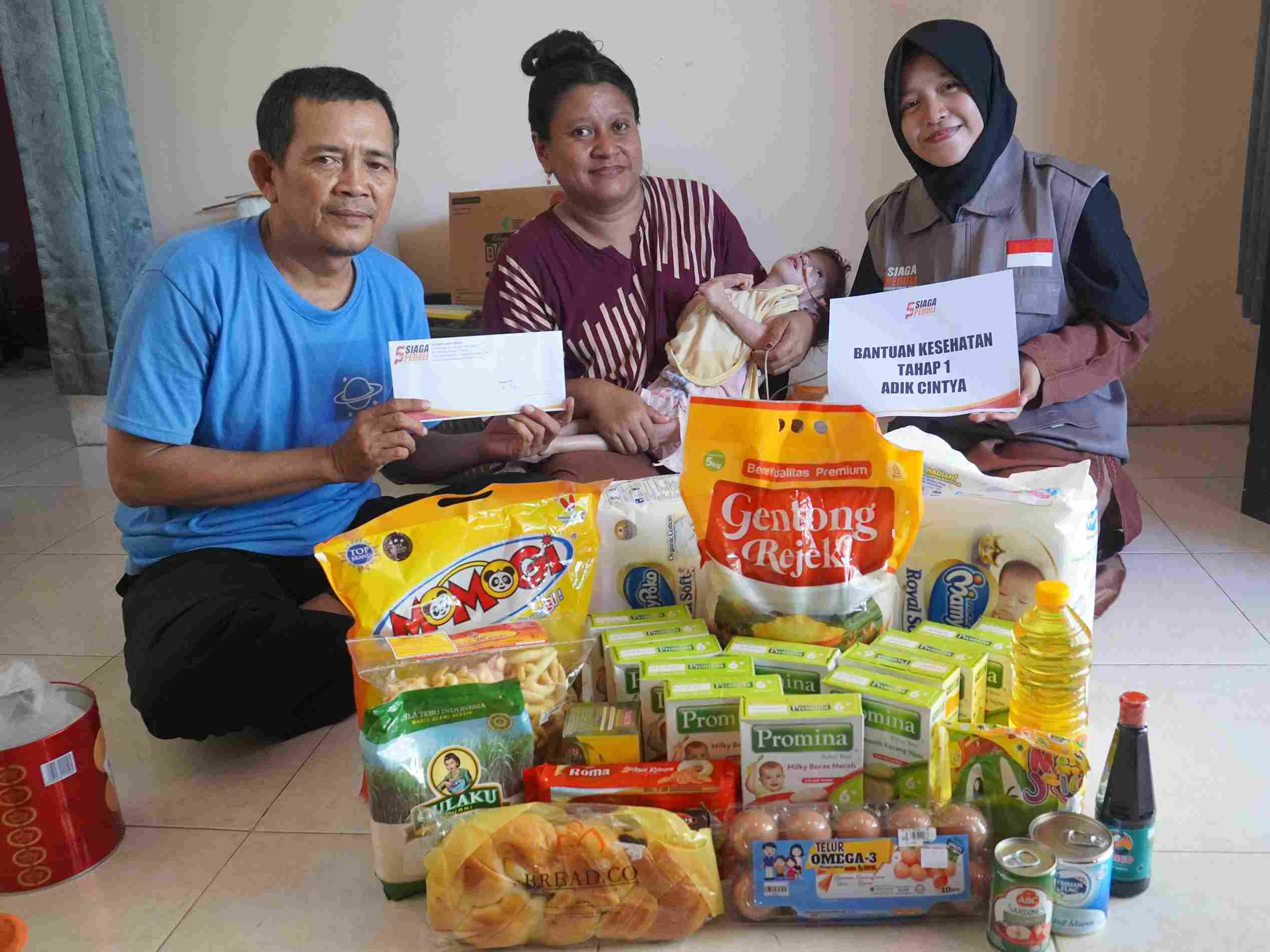 Siaga Peduli Salurkan Bantuan Gizi Untuk Adik Cintya Penderita Gizi Buru
