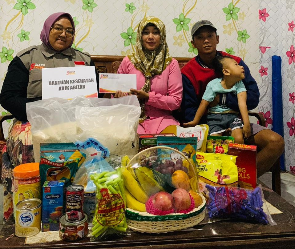 Siaga Peduli menyalurkan bantuan kesehatan berupa paket sembako, gizi dan uang kesehatan untuk Adik Abizar seorang balita penderita hidrosefalus.
