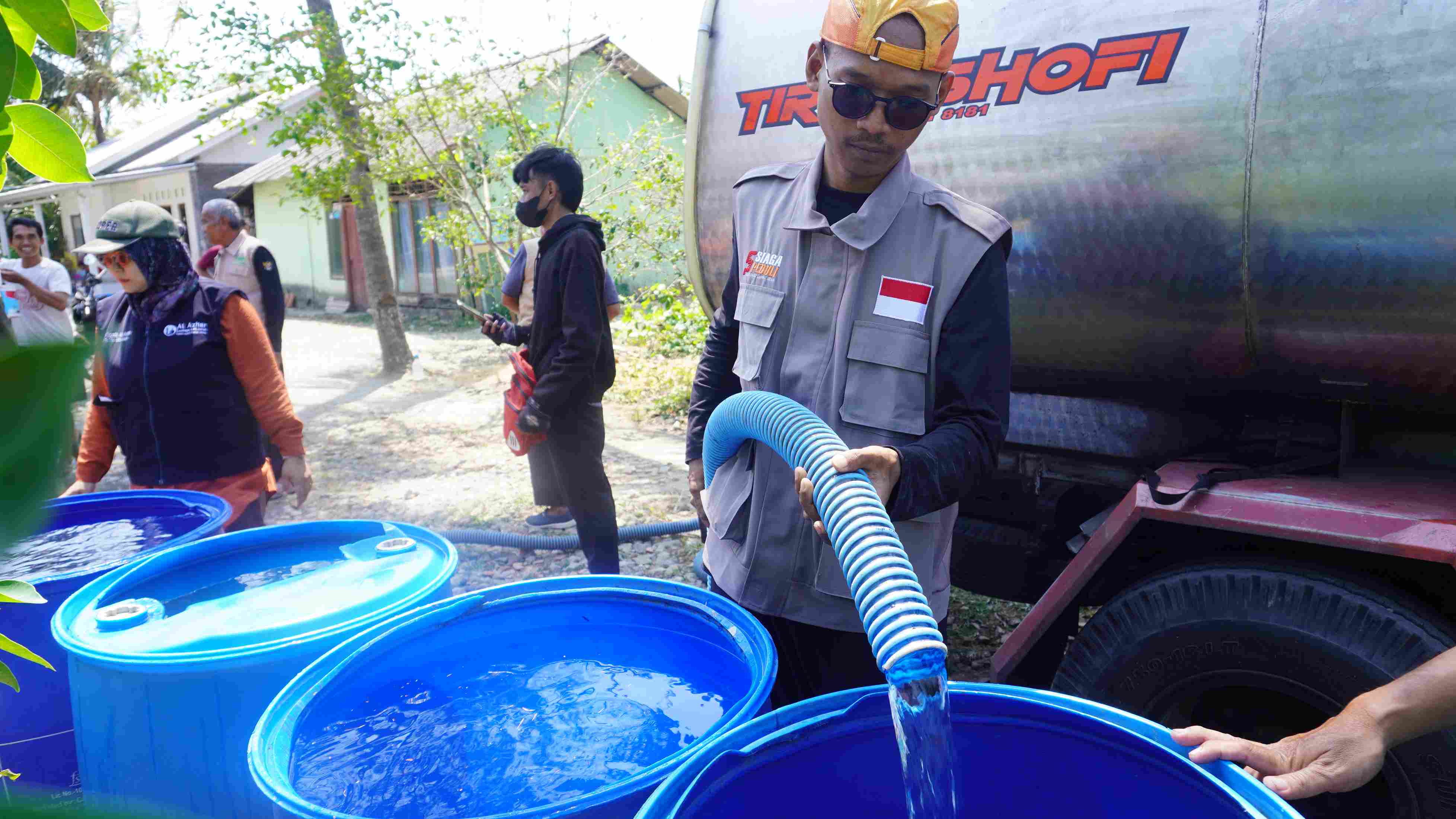 16.000 Liter Air Bersih Disalurkan ke Masyarakat Kekeringan di Desa Ujungmanik, Cilacap