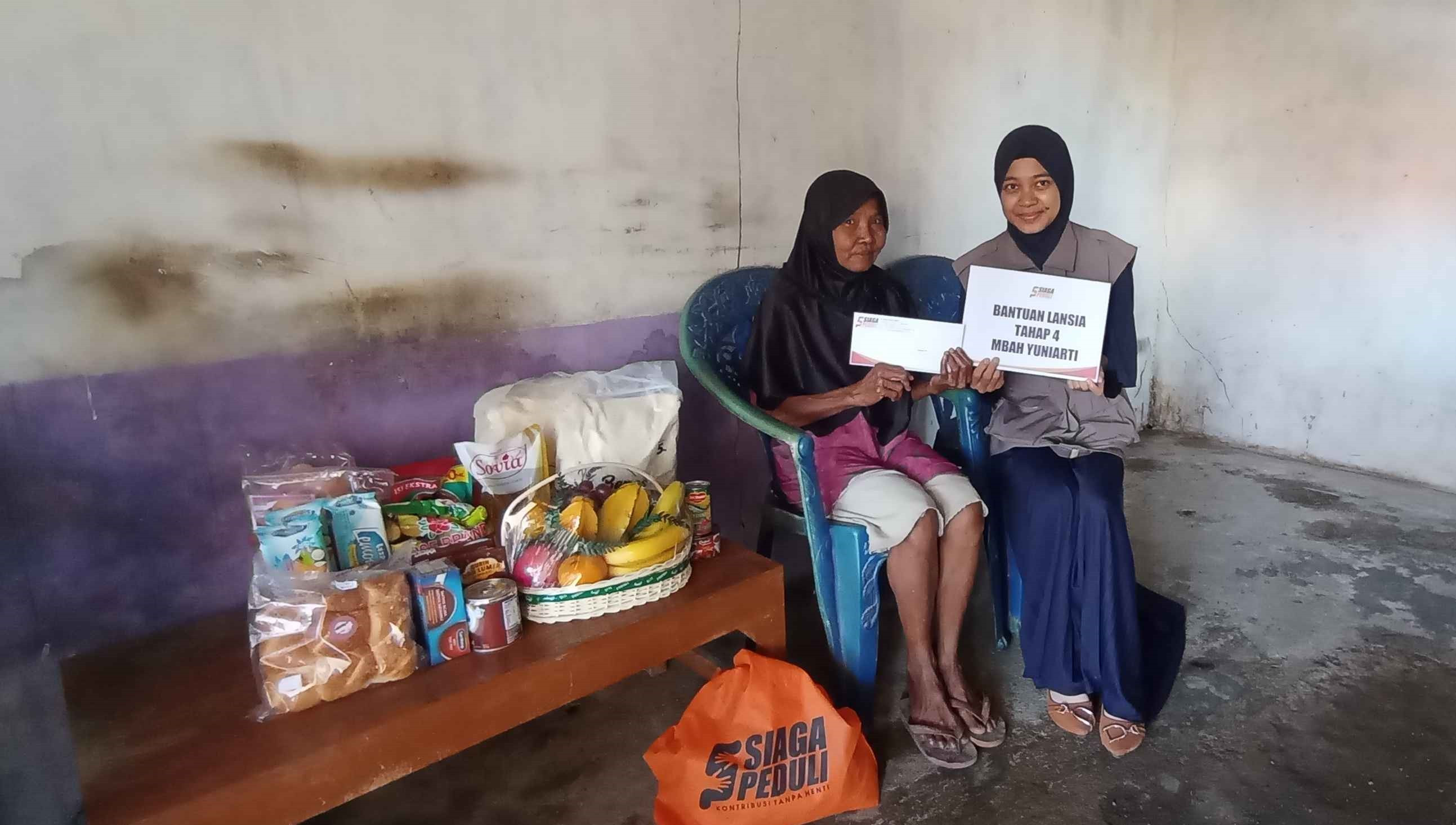 Siaga Peduli Menyalurkan Bantuan Tahap 4 Berupa Paket Sembako, Gizi dan Uang Tunai Untuk Mbah Yuniarti