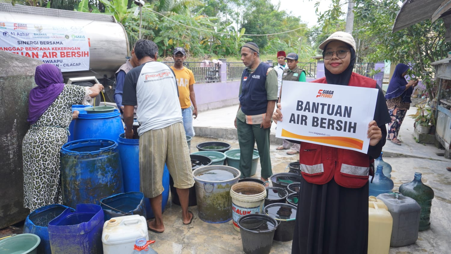 Siaga Peduli Kolaborasi Bersama Lembaga di Cilacap Dalam Aksi Tanggap Bencana Kekeringan Dengan Kirimkan Air Bersih Untuk Masyarakat Terdampak Kekeringan di Desa Rawaapu, Cilacap