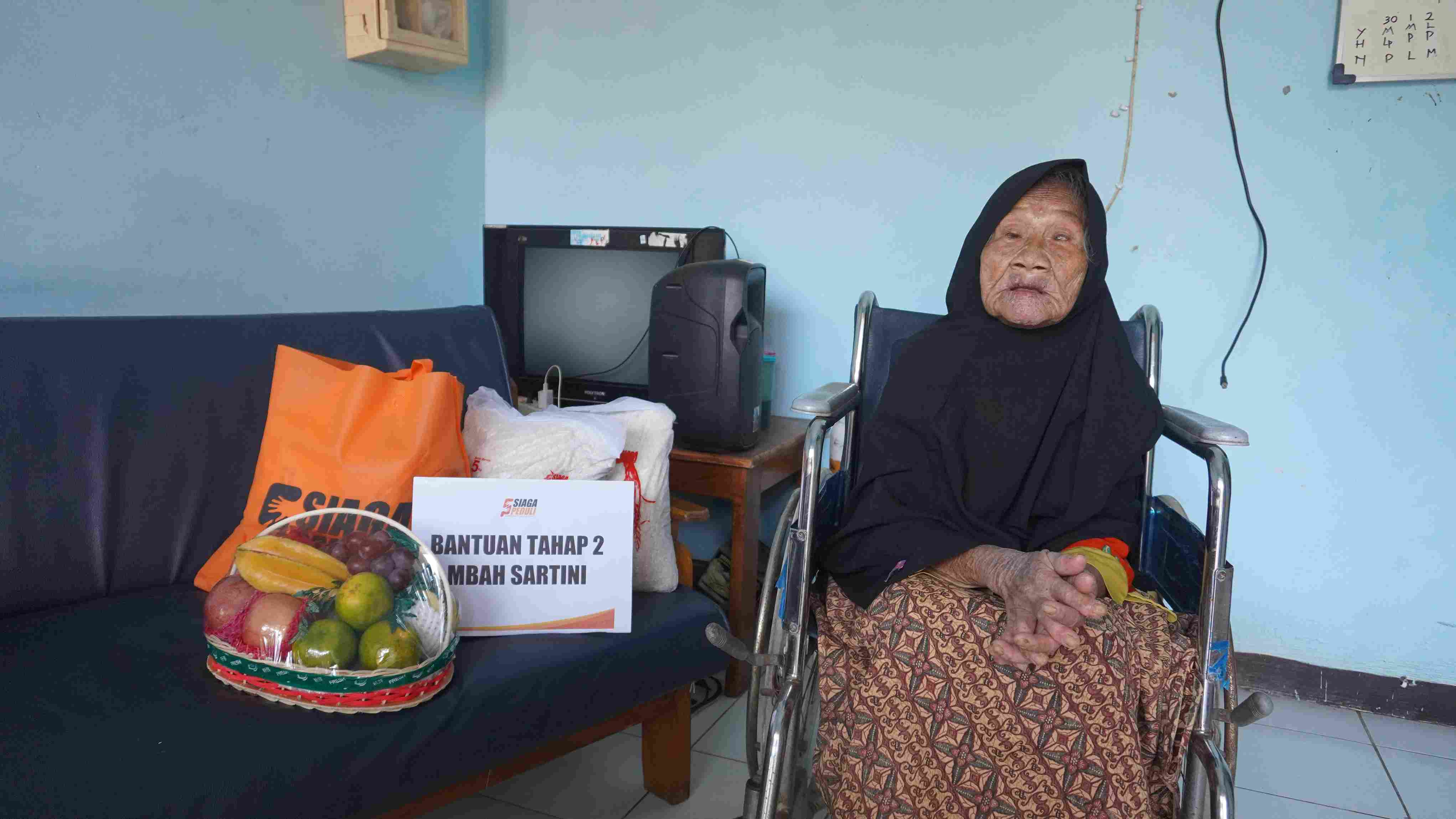 Bantuan Biaya Hidup untuk Mbah Sartini, Lansia Sebatang Kara Penjual Serabut Kelapa