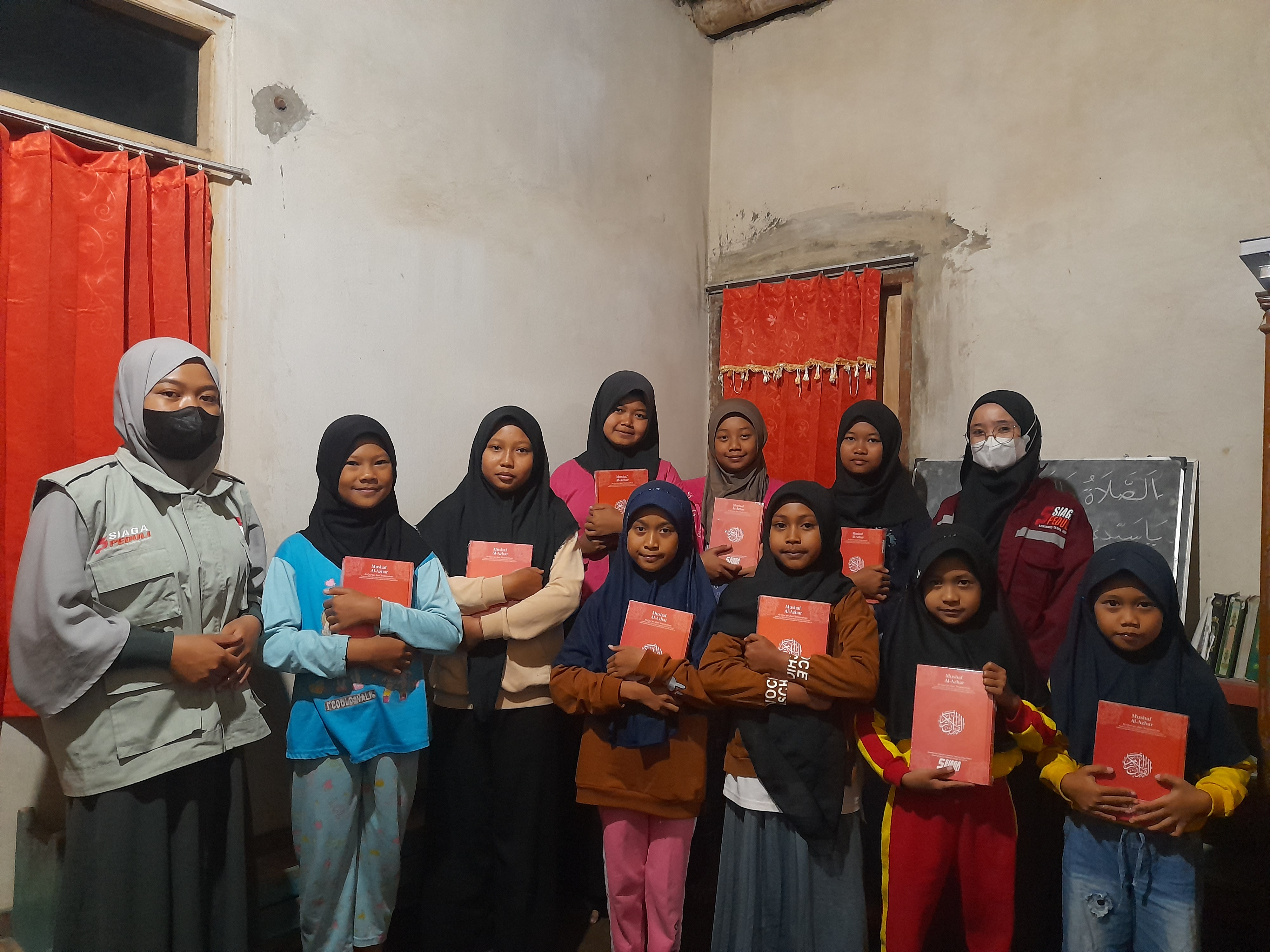 Siaga Peduli Kirimkan Al Quran Baru untuk Anak-anak TPQ Al Ihsan di Temanggung