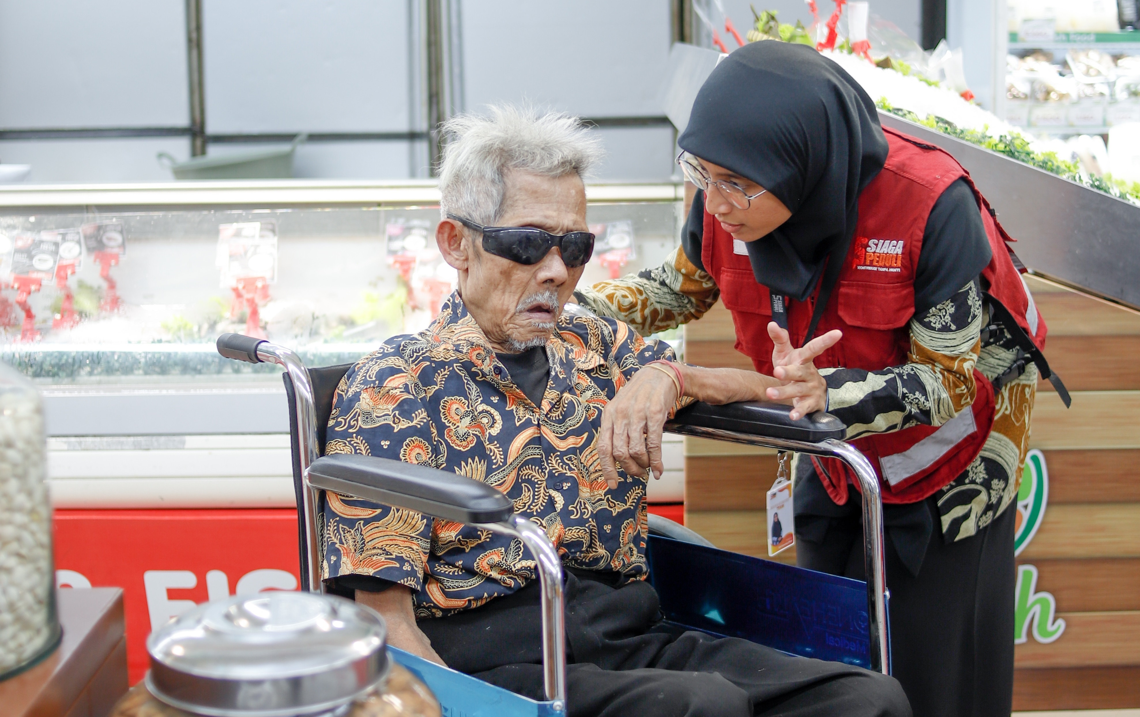 Siaga Peduli Bahagiakan Lansia Melalui Program Belanja Gratis Bersama 100 Lansia Dhuafa