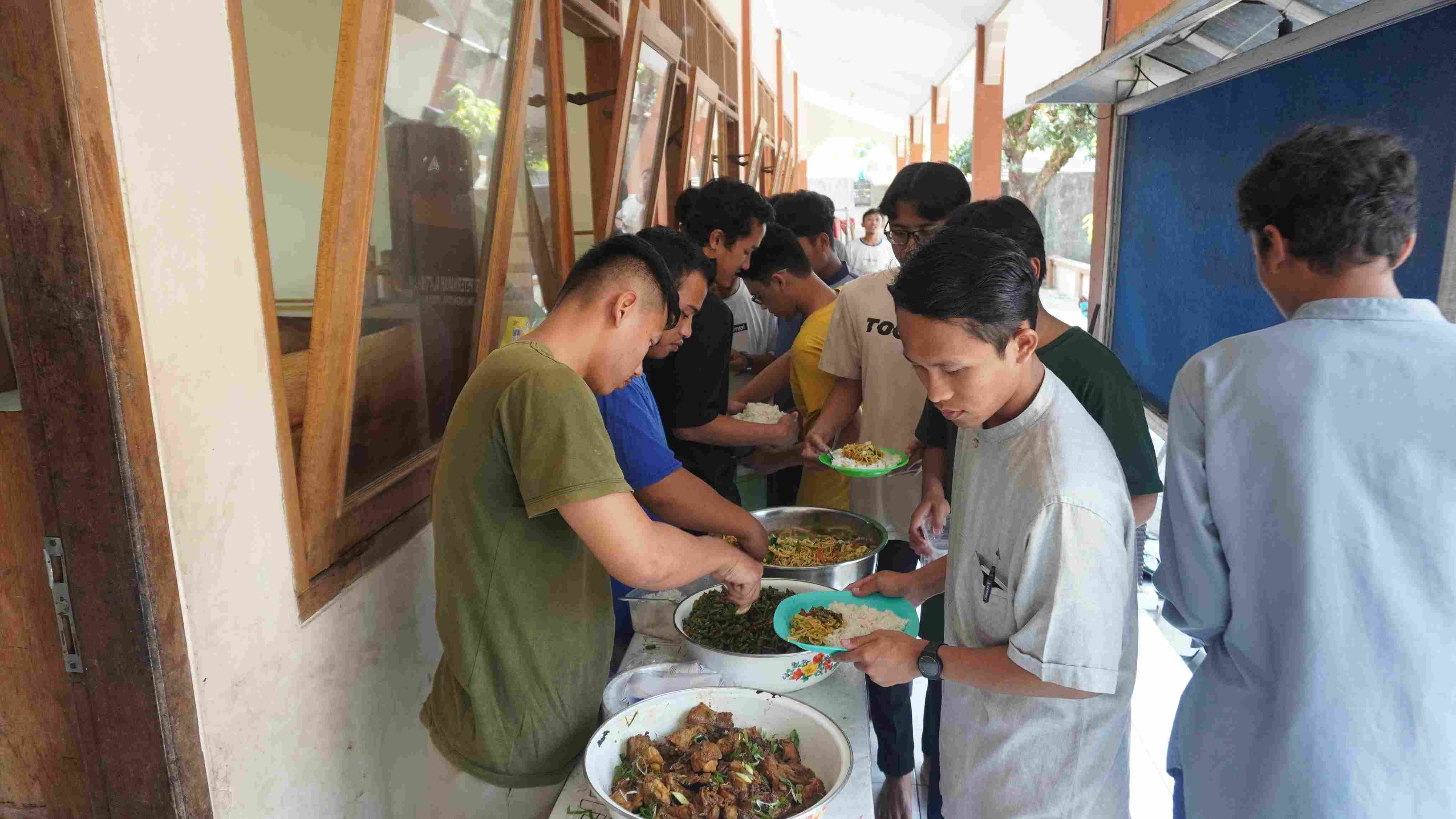 Hari Santri, Siaga Peduli Melaksanakan Kegiatan Zona Kenyang Bersama Santri-Santri MAIS (Ma'had Ali Imam Syafi'i), Cilacap