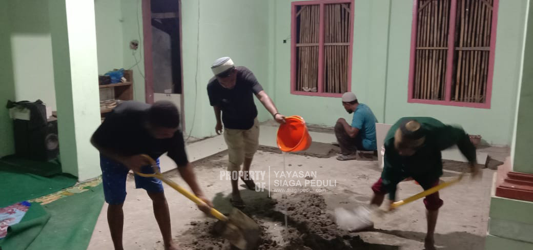Proses Finishing Renovasi Mushola Jabbal Nur, Nusa Tenggara Timur