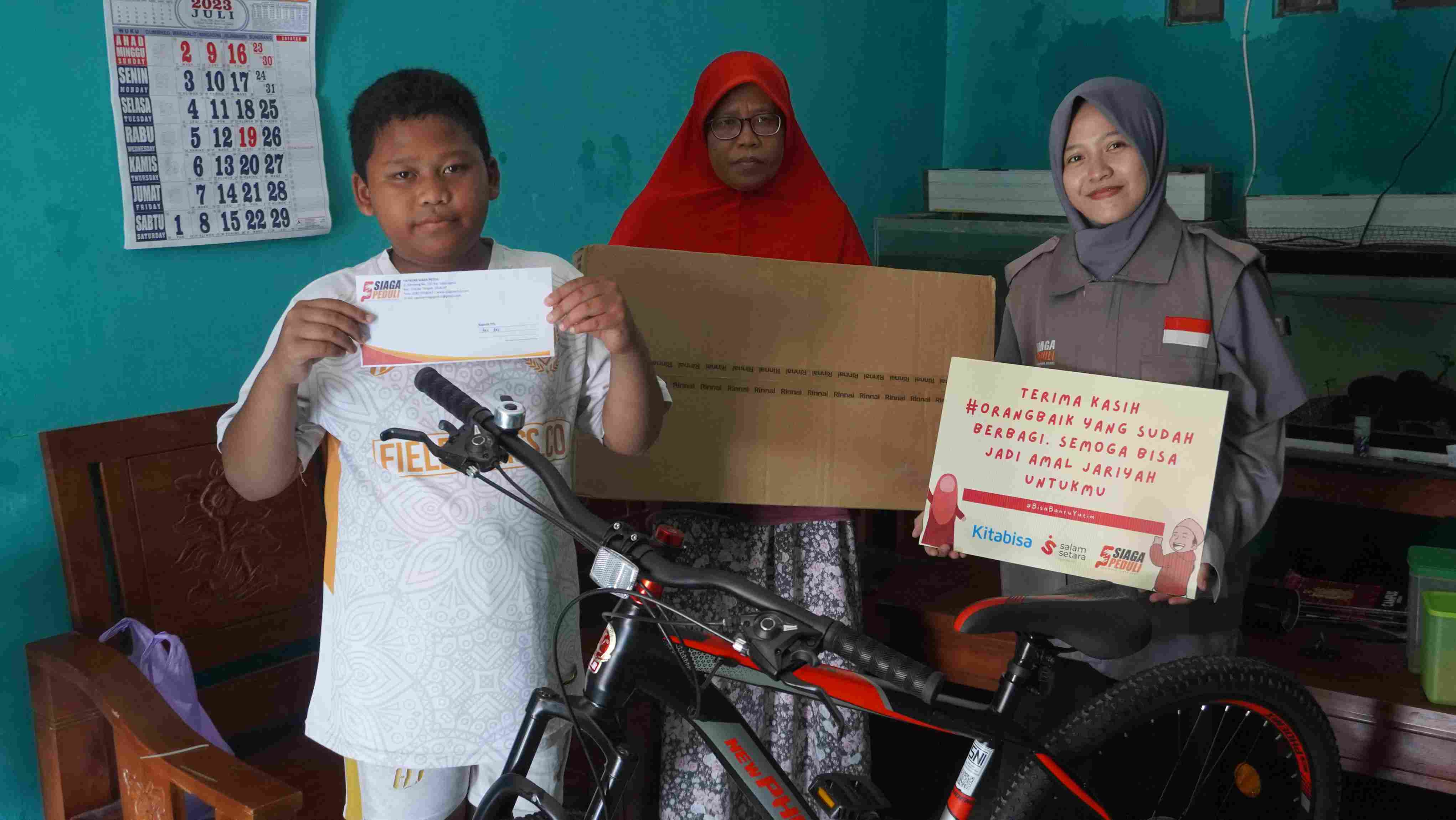 Cilacap, (14/11). Siaga Peduli kembali memberikan bantuan penunjang pendidikan untuk adik juara (adik yatim).