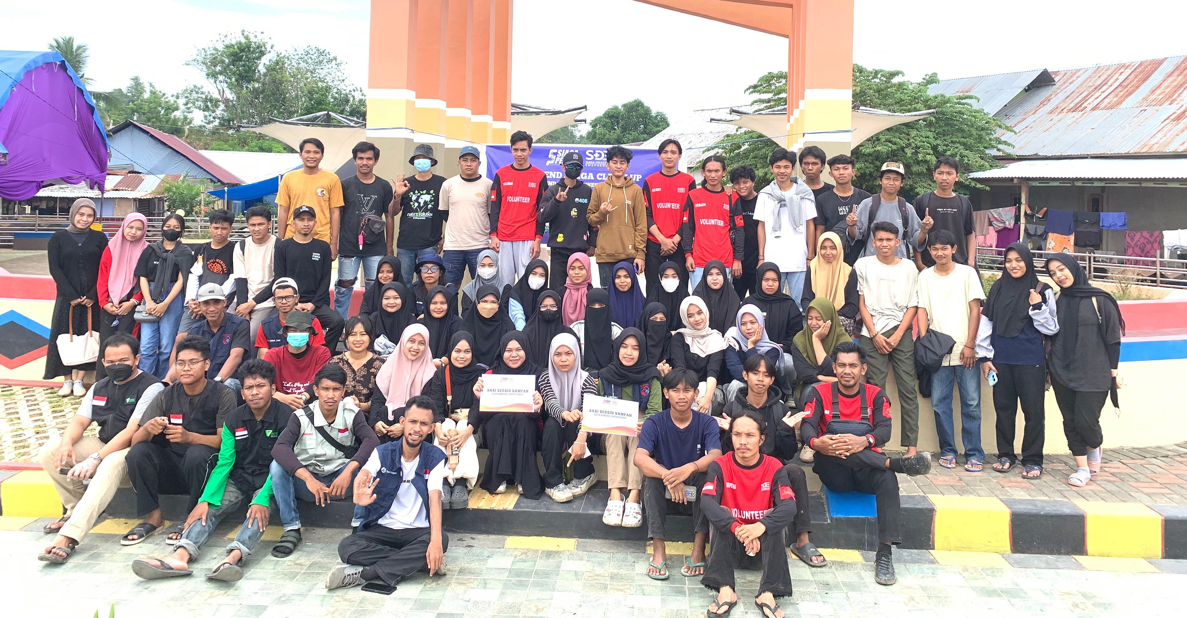 Aksi Bersih-Bersih Pesisir Bersama Komunitas/Lembaga dan Warga di Kota Kendari