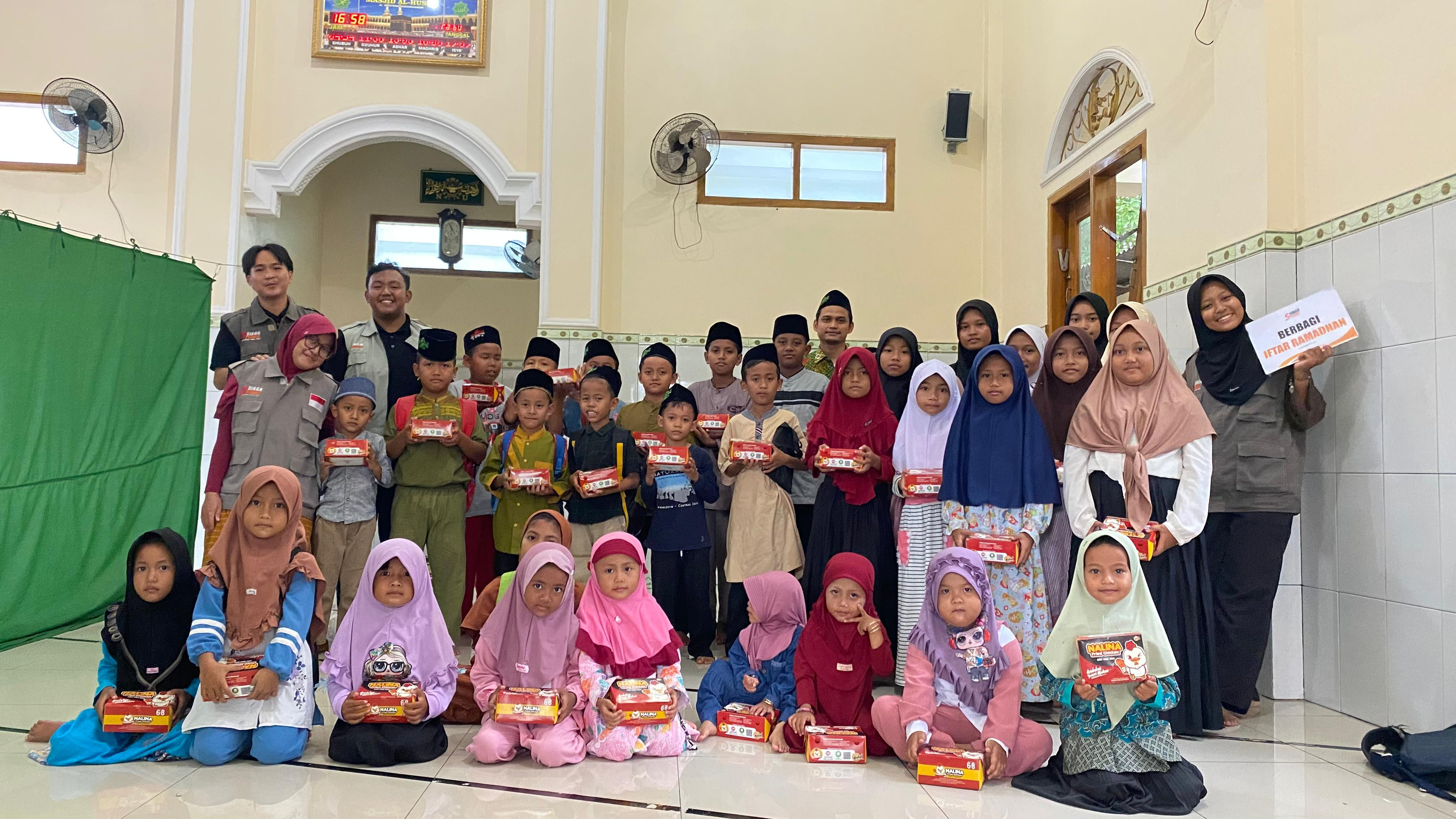 Siaga Peduli kembali  berbagi makanan berbuka untuk adik-adik santri TPQ Al Husna dan TPQ Al Ikhsan Karangkandri, Kesugihan, Cilacap.
