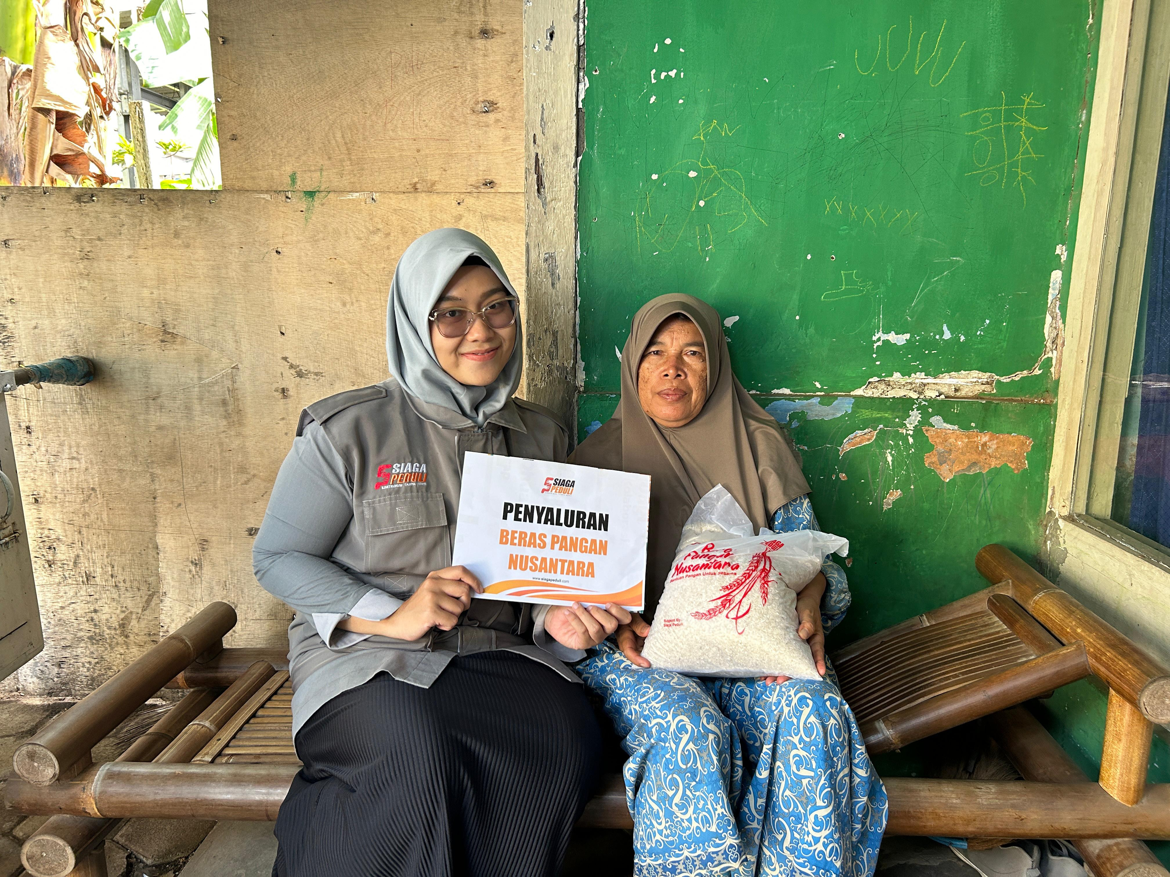 Beras Pangan Untuk Keluarga Dhuafa Kelurahan Sidanegara, Cilacap