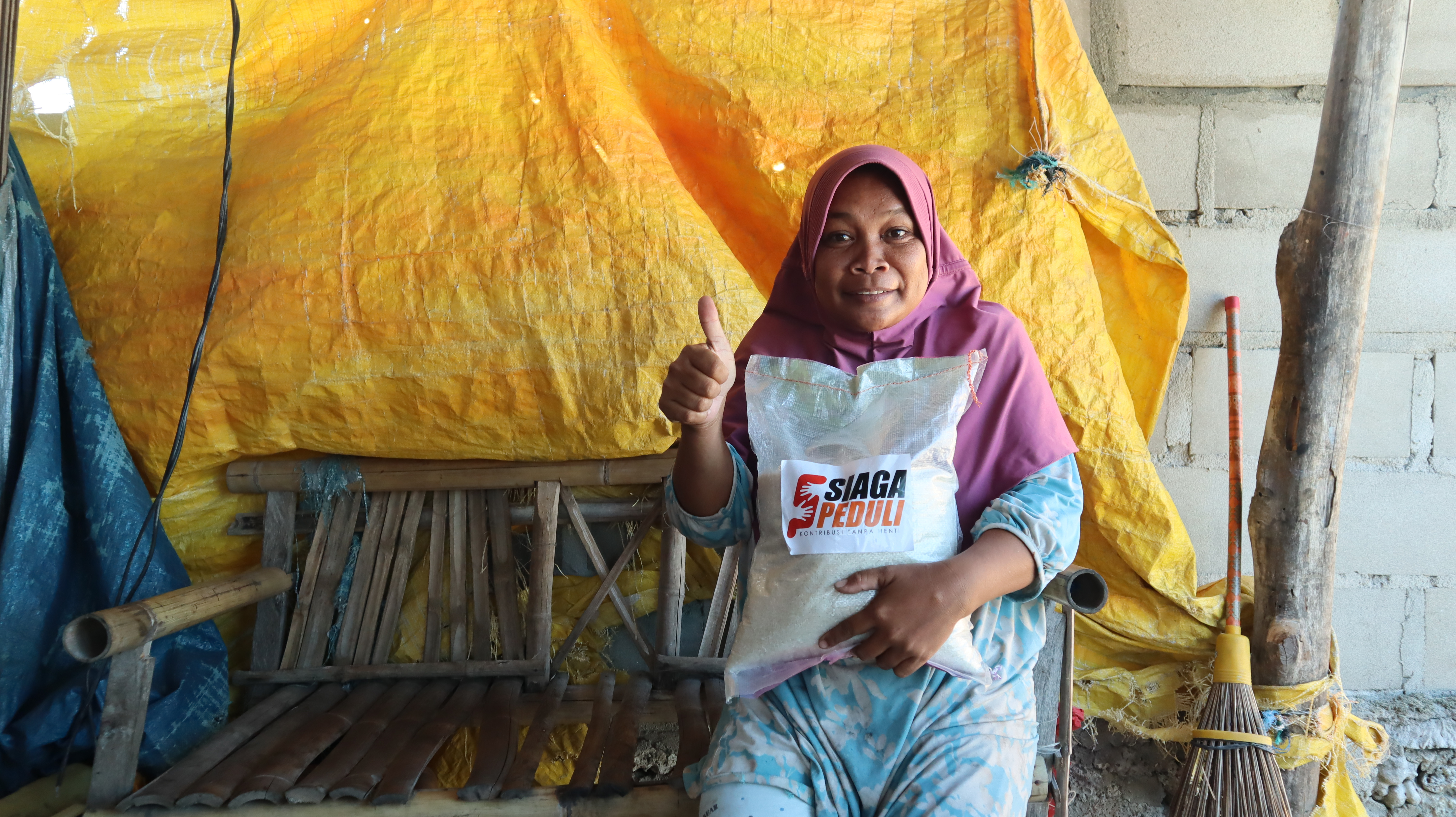 Siaga Peduli  Dalam Program "Jelajah Bakti Hingga Timur Indonesia" Kali ini Berbagi Beras Pangan Nusantara