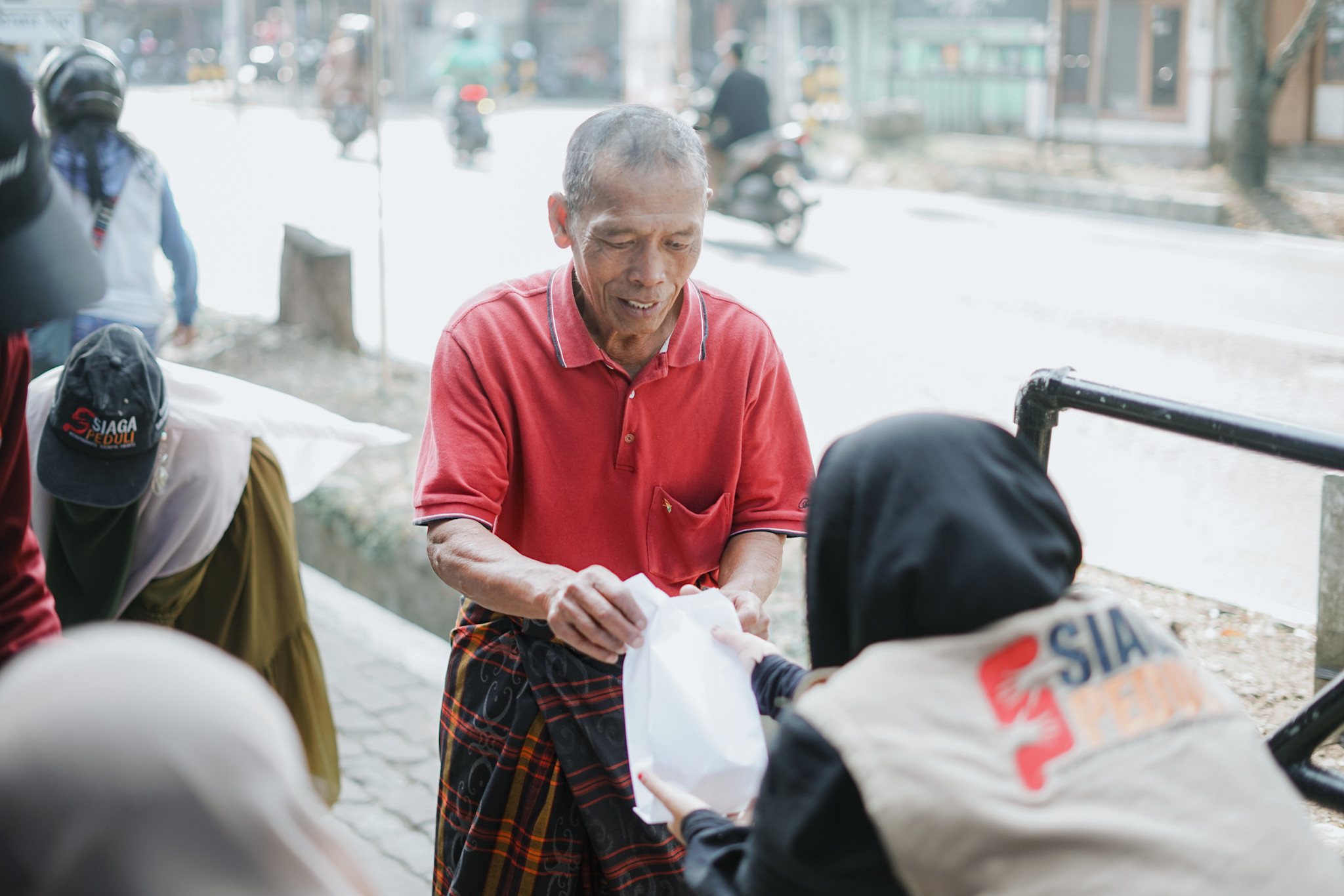 Siaga Peduli Temanggung hadirkan Zona Segar untuk para pejuang nafkah seperti tukang becak, pedagang kaki lima, tukang parkir dll di Wilayah Temanggung.