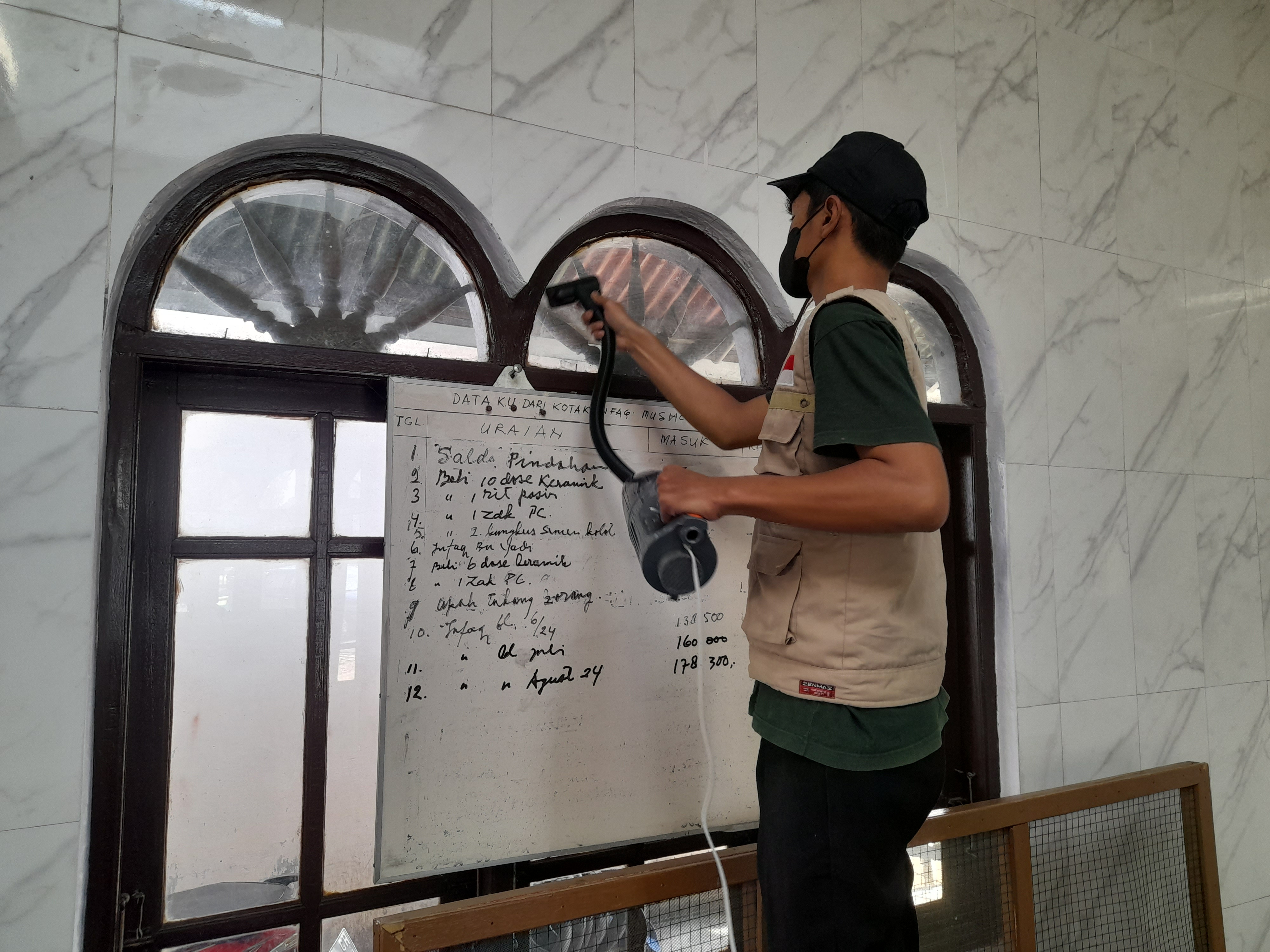 Siaga Peduli melaksanakan aksi Bersih-Bersih di Mushola Al Furqon, Temanggung.