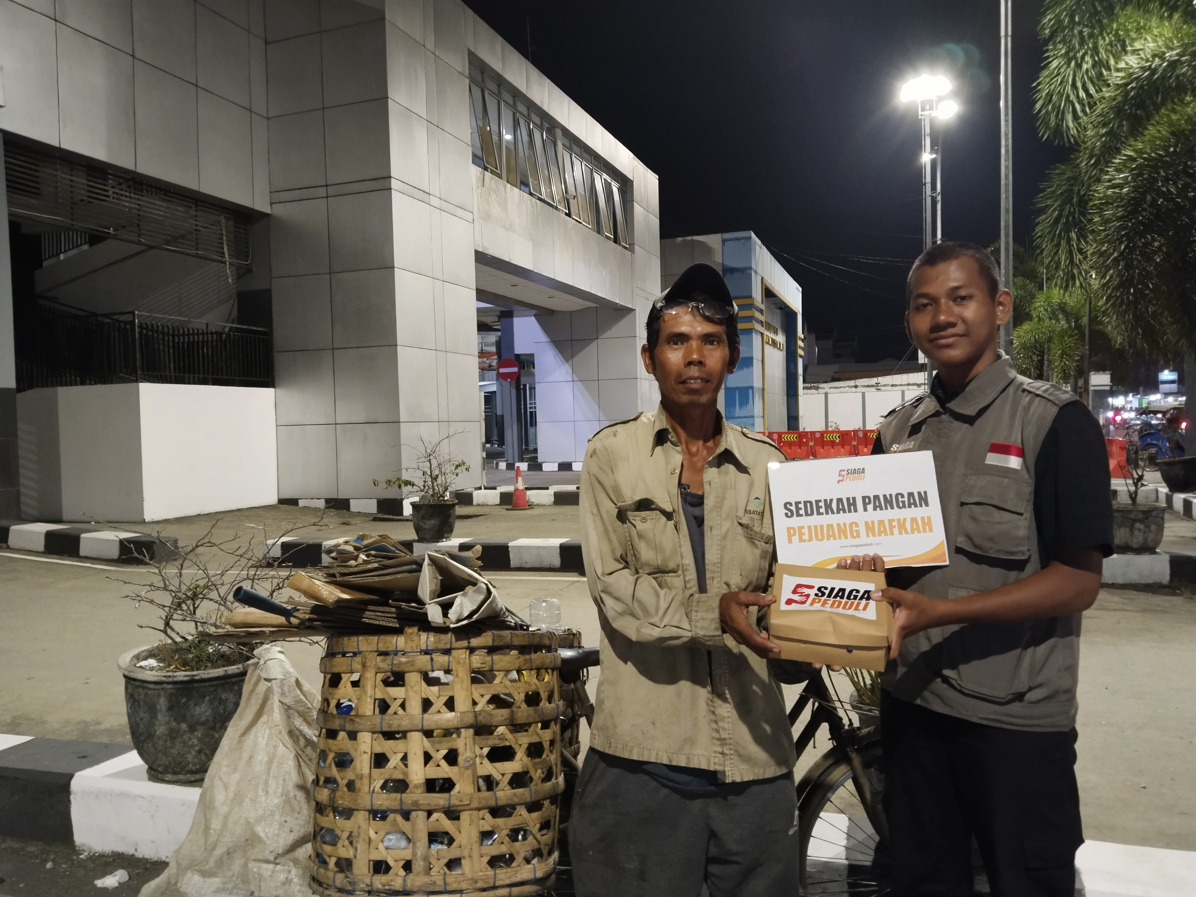 Paket Makanan Siap Santap Untuk Para Pejuang Nafkah Di Kabupaten Cilacap