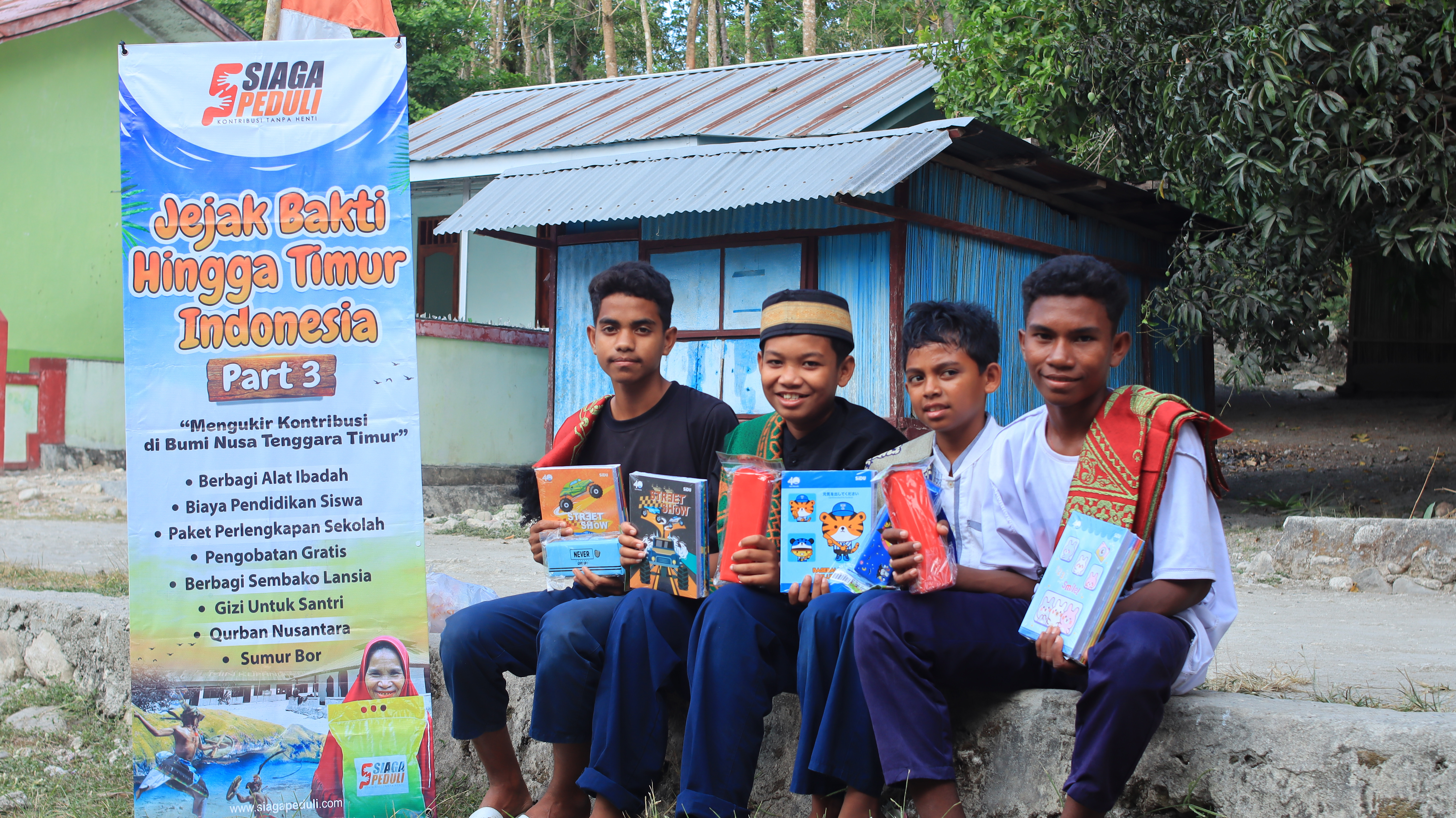 Siaga Peduli Melaksanakan Kegiatan Berbagi Kebahagiaan di Pondok Pesantren Miftahuddin Yang Berlokasi di Desa Oe ekam, Kec. Amanuban Timur, Timor Tengah Selatan, NTT.