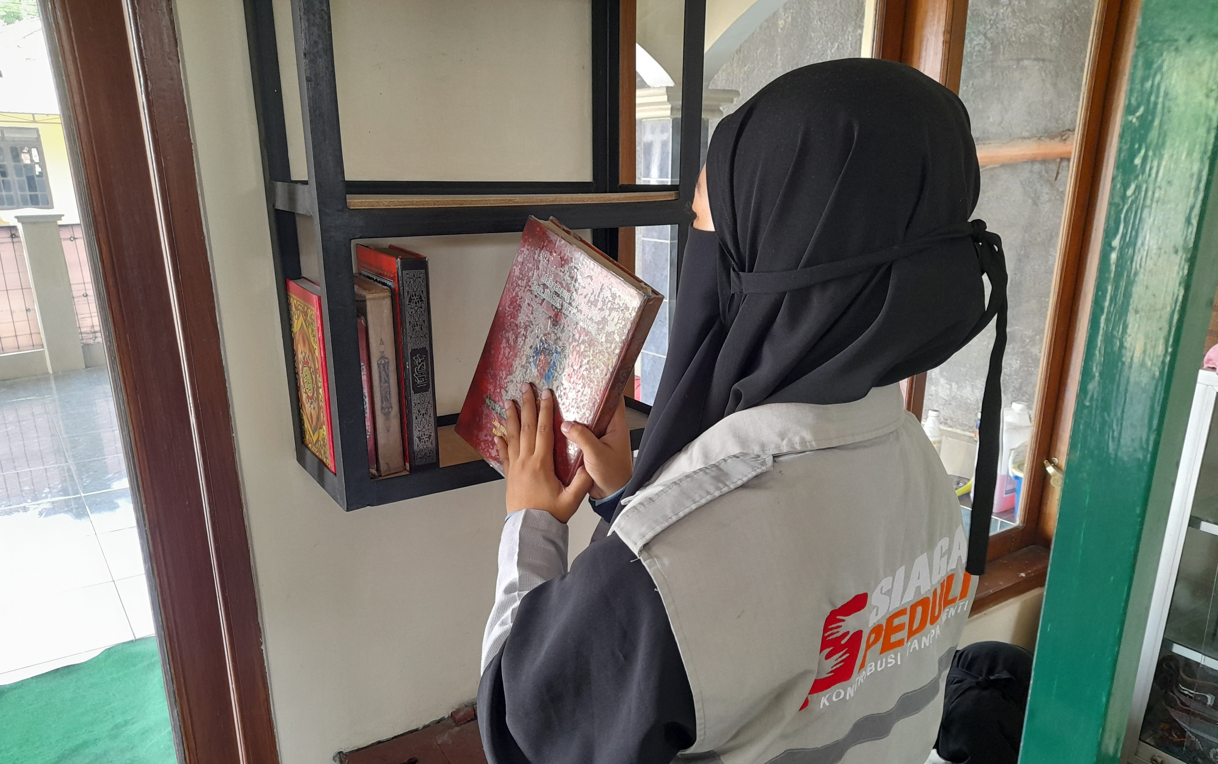 Siaga Peduli Temanggung Melaksanakan Aksi Bersih-Bersih Masjid Yakni Mushola Al Mubarok, Parakan, Temanggung